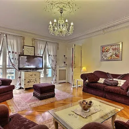Luxury 3 Bedroom Champs-elysees